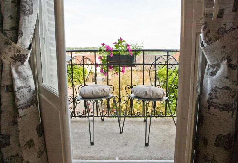 Номер Стандарт с Балконом, Le Manoir De Crisolles