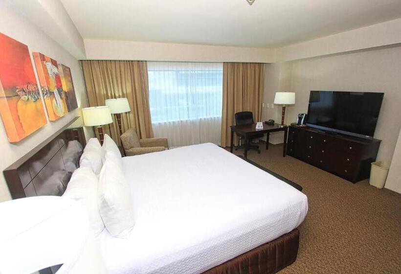 キングサイズベッドのスイートルーム, Crowne Plaza Leon, An Ihg