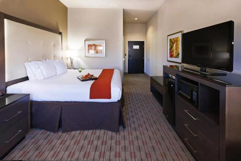 장애인을 위한 킹사이즈 침대 스탠다드 룸, Holiday Inn Express Frisco Legacy Park Area By Ihg