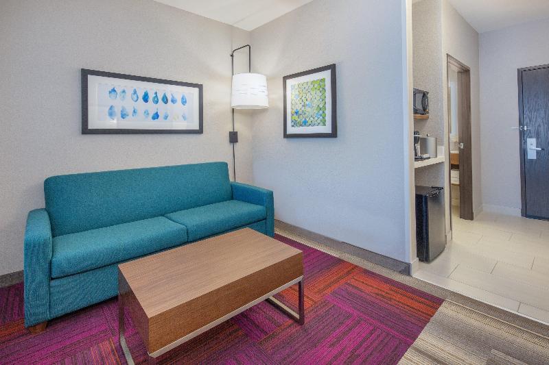 Люкс Кровать Кинг, Holiday Inn Express Surprise, An Ihg