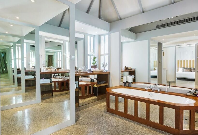 سوییت لوکس, The Surin Phuket