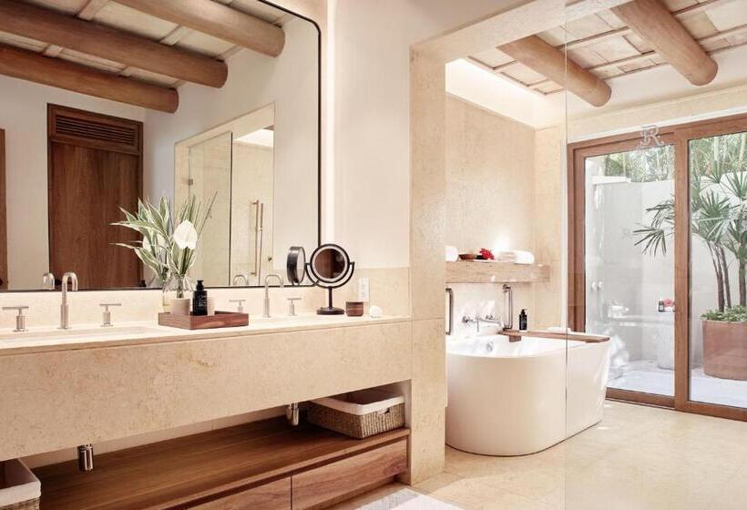 キングサイズベッドのジュニアスイート, The St. Regis Punta Mita Resort