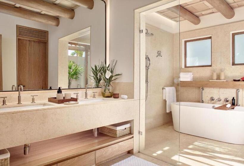 キングサイズベッドのデラックススイート, The St. Regis Punta Mita Resort