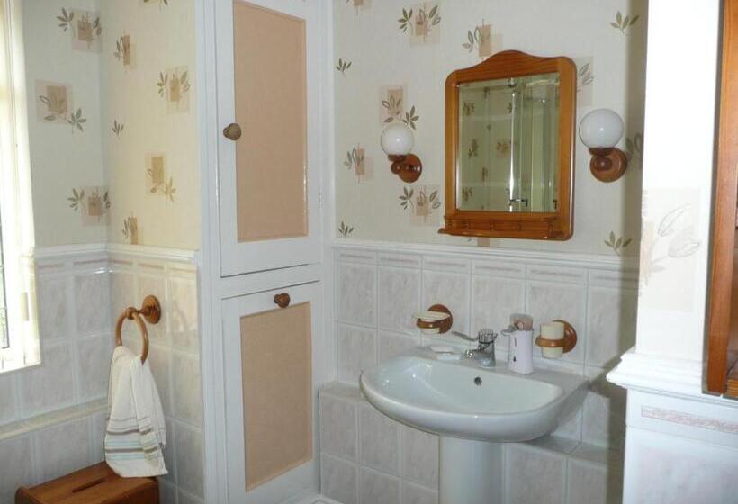 キングサイズベッドのスタンダードルーム, Cherry Blossom Guest House