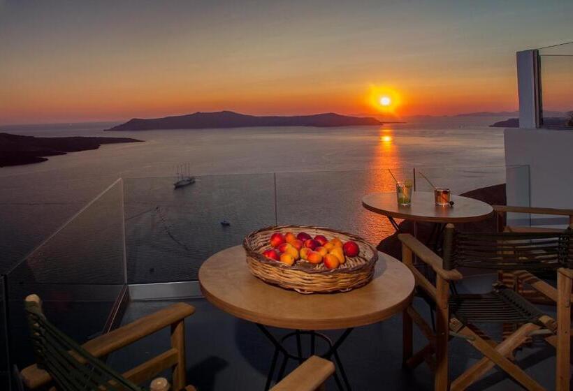 سوئیت جونیور با ماساژ آبی, Aperto Suites  Adults Only