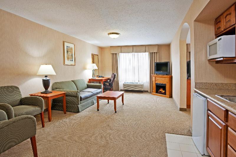 Люкс Кровать Кинг, Holiday Inn Express Hotel & Suites Howell, An Ihg