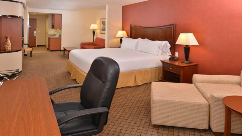 스위트 킹사이즈 침대, Holiday Inn Express Hotel & Suites Lincoln By Ihg