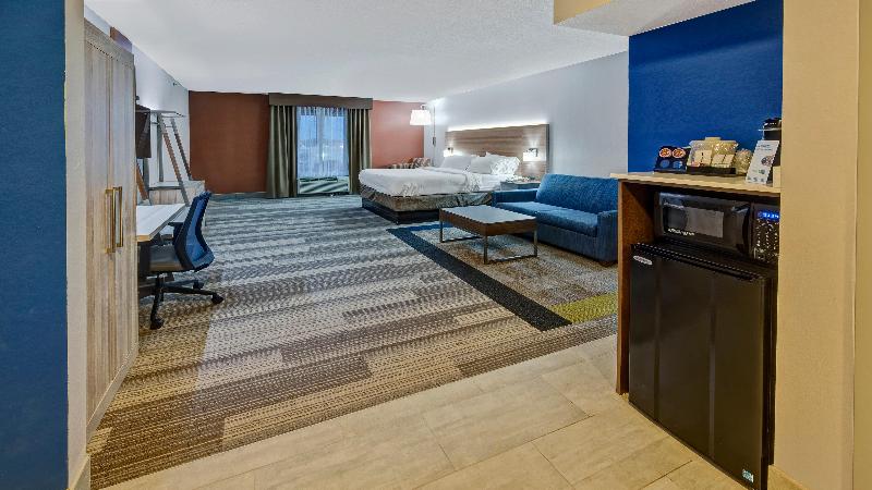 מיטת קינג בסוויטה, Holiday Inn Express Hotel & Suites London, An Ihg