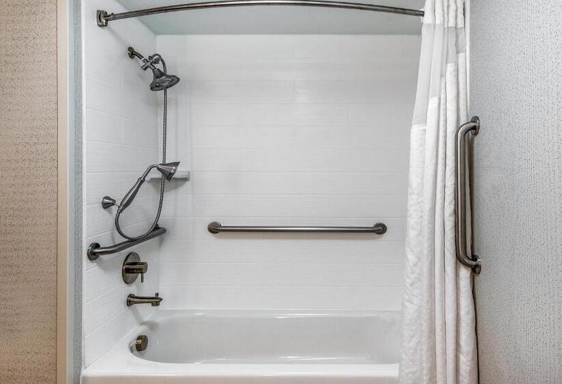 장애인을 위한 스탠다드 룸, Holiday Inn Express Chapel Hill, An Ihg