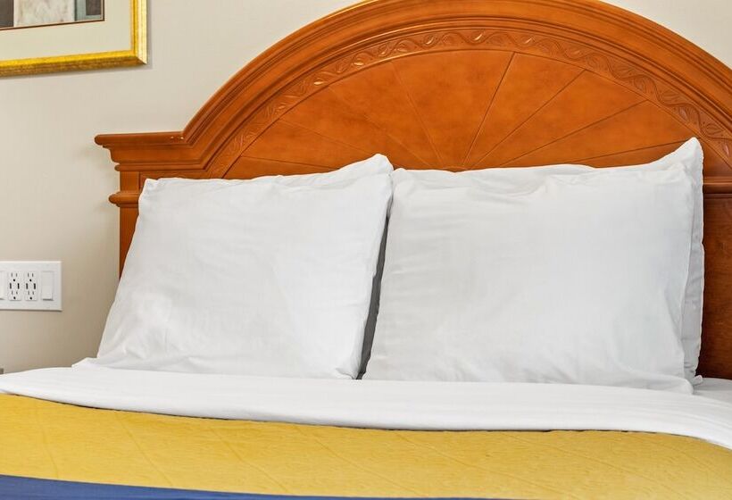 带2个双人床的标准工作室, Nights Inn Owen Sound