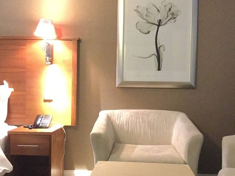 Полулюкс, The New London Carlton Hotel & Service Apartments