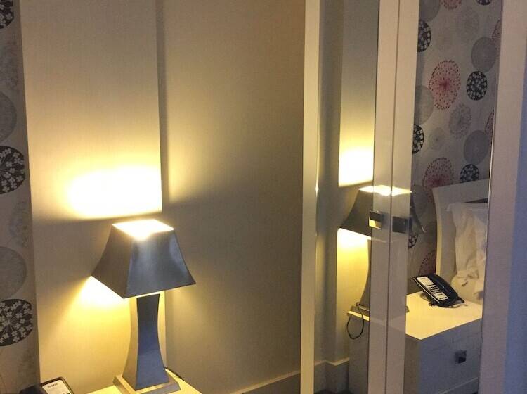 Номер Deluxe, The New London Carlton Hotel & Service Apartments