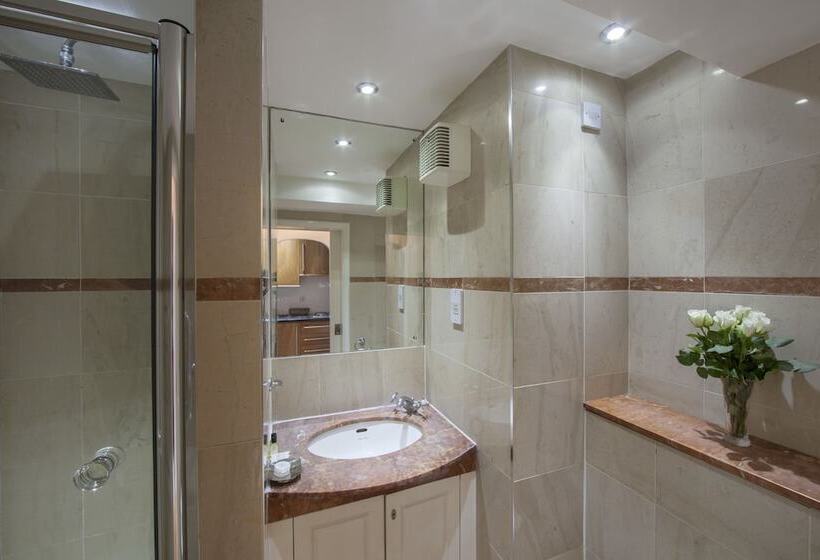 Номер Deluxe, The New London Carlton Hotel & Service Apartments