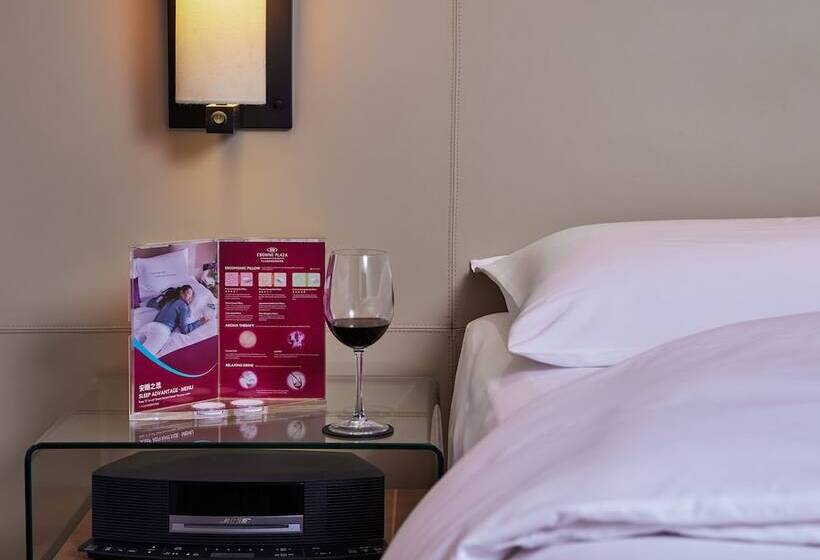 标准间带游泳池, Crowne Plaza Zhongshan Wing On City, An Ihg