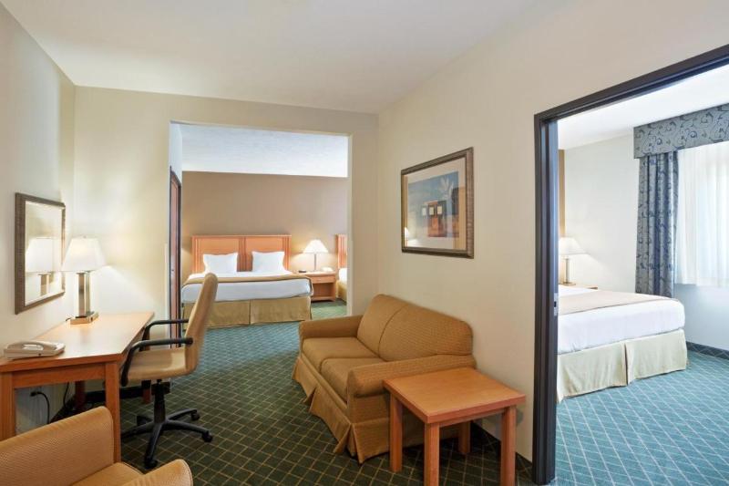 스위트, Holiday Inn Express Hotel & Suites Lincoln South, An Ihg