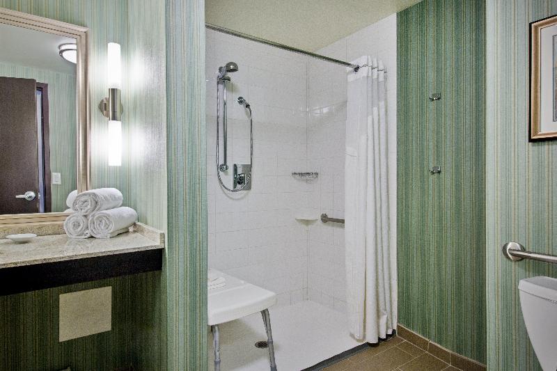 适合残疾人使用的标准间, Holiday Inn Saskatoon Downtown, An Ihg