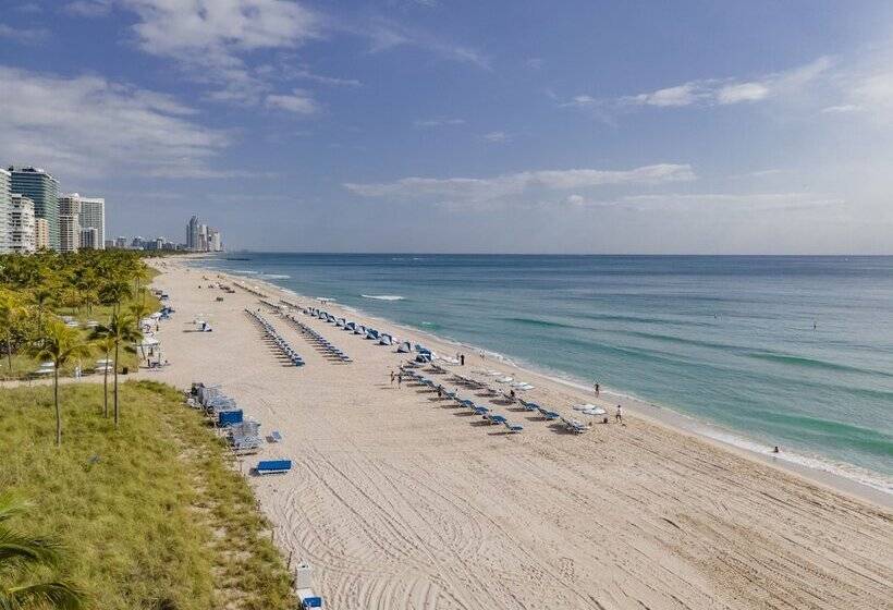 Quarto Deluxe Vista Mar, The St. Regis Bal Harbour Resort