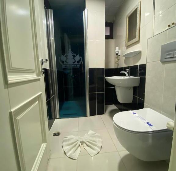 Economy Triple Room, Kent Ani