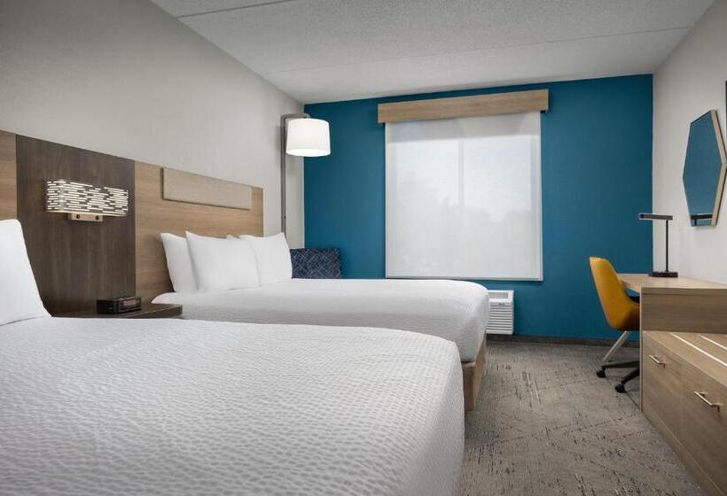 Номер Стандарт 2 Двуспальные Кровати, Holiday Inn Express Hotel & Suites Greensboro   Airport Area, An Ihg