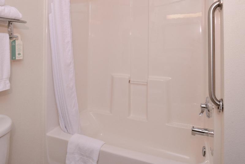 适合残疾人士使用的带超级大床的标准间, Holiday Inn Express Hotel & Suites Lancaster Lititz, An Ihg
