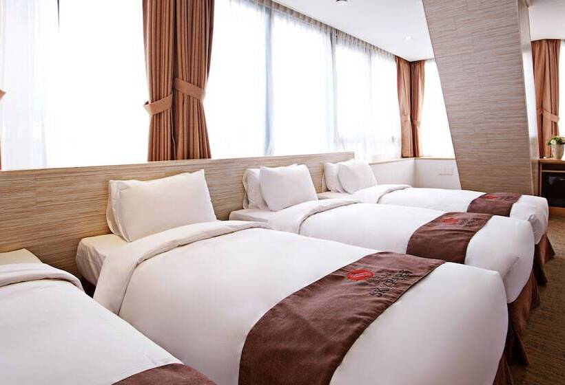 Четырехместный Номер Стандарт, Skypark Myeongdong 2