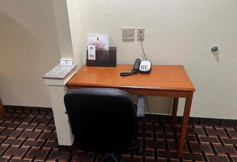 Студия Стандарт, Super 8 By Wyndham Stafford Sugarland Area
