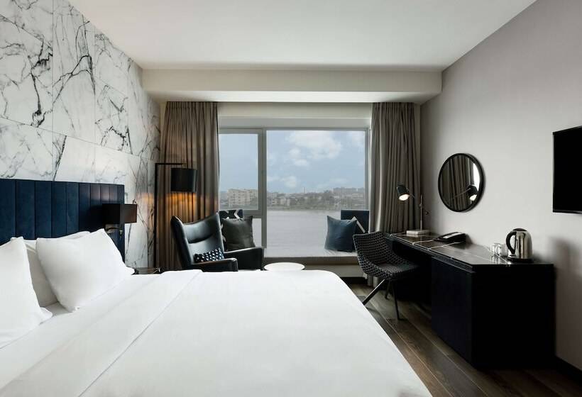 اتاق پریمیوم با چشم‌انداز دریاچه, Radisson Blu Anchorage