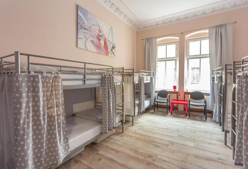 تختخواب در اتاق مشترک, Babel Hostel, Dworzec Pkp, Rynek