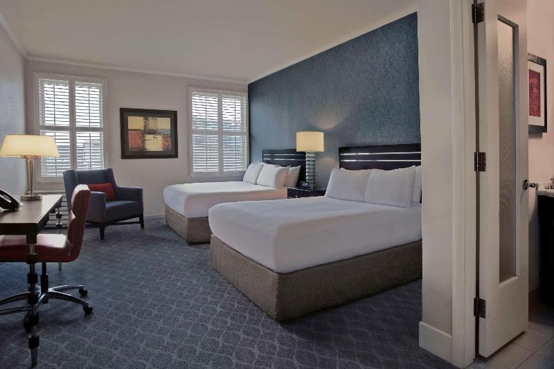 Люкс Кровать Кинг, Holiday Inn Express Hotel & Suites Live Oak, An Ihg