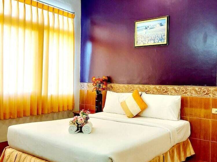 Номер Superior, Suriwong Chumphon
