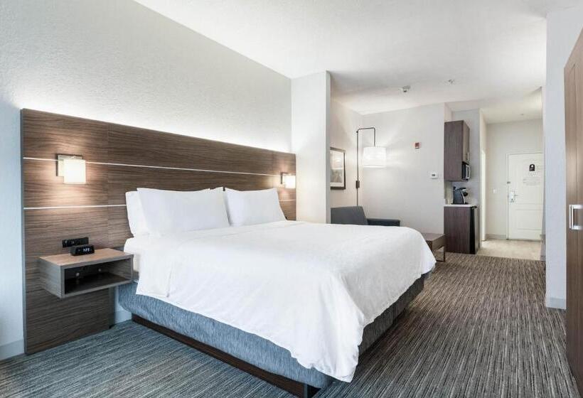 מיטת קינג בסוויטה, Holiday Inn Express Hotel & Suites Jasper, An Ihg