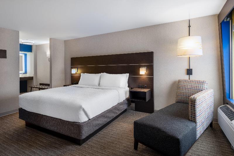 キングサイズベッドのスタンダードルーム, Holiday Inn Express Corydon, An Ihg