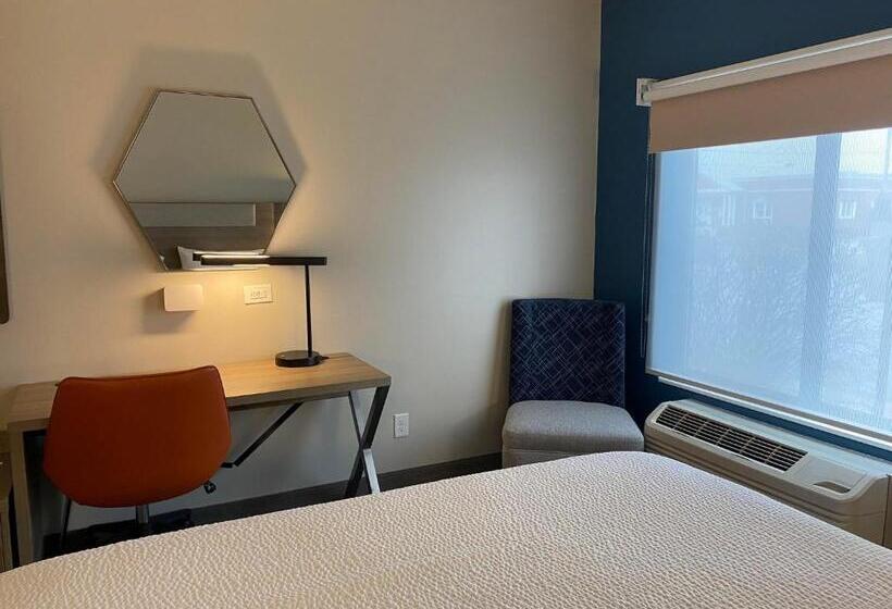 适合残疾人士使用的带超级大床的标准间, Holiday Inn Express Plymouth, An Ihg