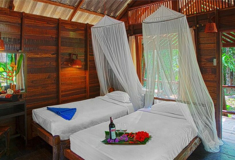 스탠다드 방갈로 정원 전망, Khao Sok Riverside Cottages