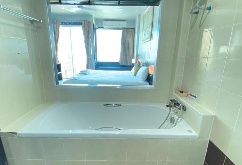 디럭스 룸 킹사이즈 침대, Sm Patong Resort