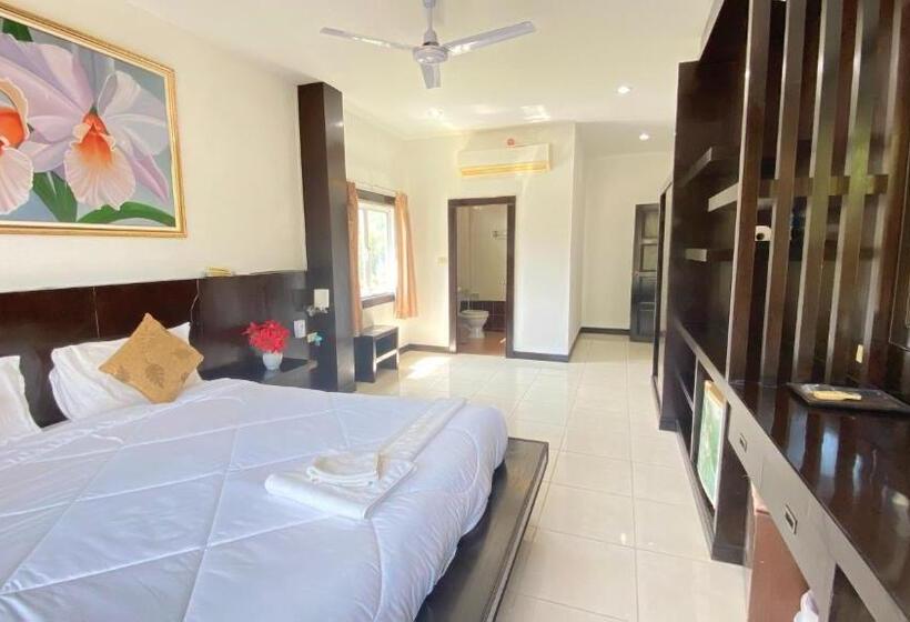 디럭스 룸 킹사이즈 침대, Sm Patong Resort