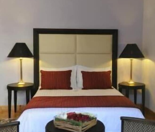 Номер Superior, The Library Hotel Wellness Retreat