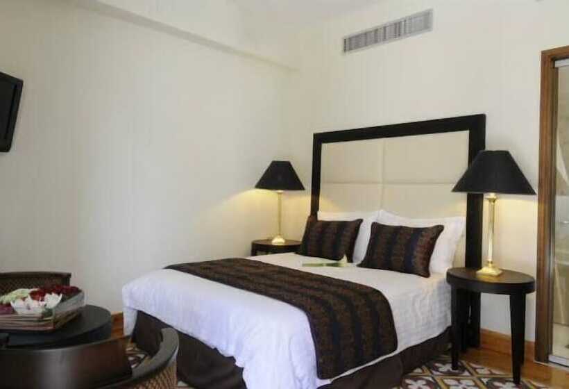 Номер Superior, The Library Hotel Wellness Retreat