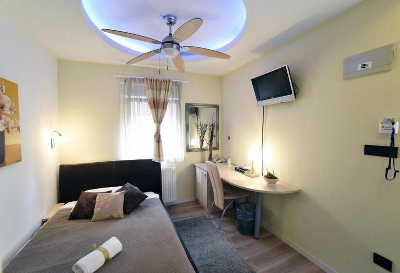 اتاق استاندارد یک نفره, Villa Zrina