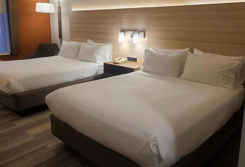 Номер Стандарт Адаптированный для Инвалидов, Holiday Inn Express Lordstown Newton Falls/warren, An Ihg