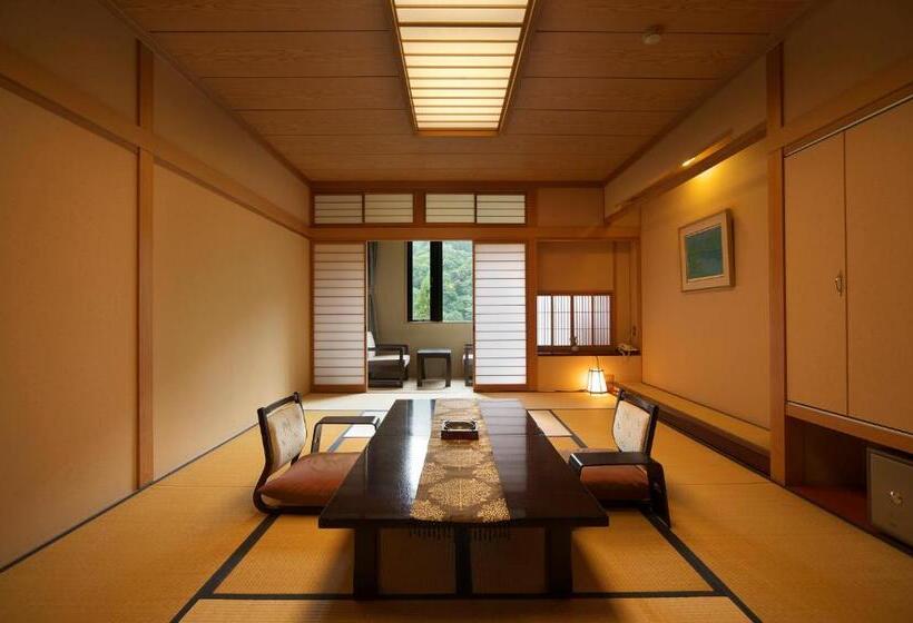 Номер Deluxe, Hodakaso Yamano