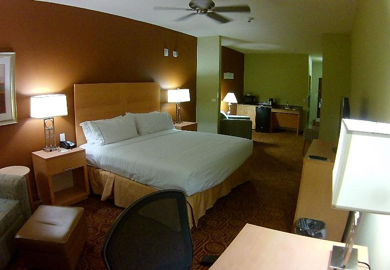 Люкс Кровать Кинг, Holiday Inn Express & Suites Lubbock Southwest – Wolfforth, An Ihg