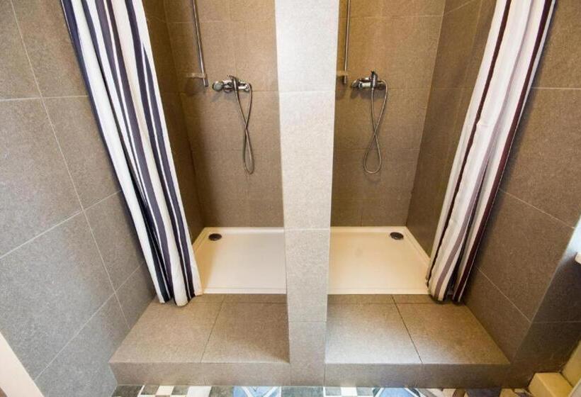 Кровать в Общей Комнате, Hostel Helvetia   Privates In City Center And Old Town