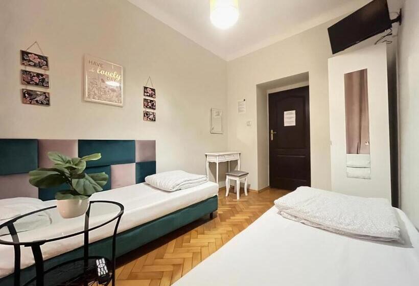 Номер Стандарт Совместная Ванная, Hostel Helvetia   Privates In City Center And Old Town
