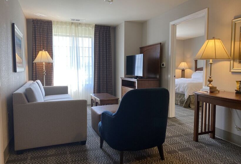 Люкс, Staybridge Suites Milwaukee West Oconomowoc, An Ihg