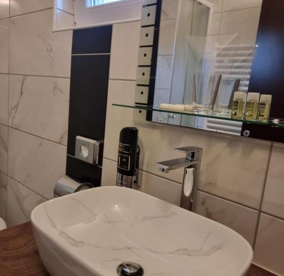 اتاق استاندارد با بالکن و چشم‌انداز دریا, Villa Anton