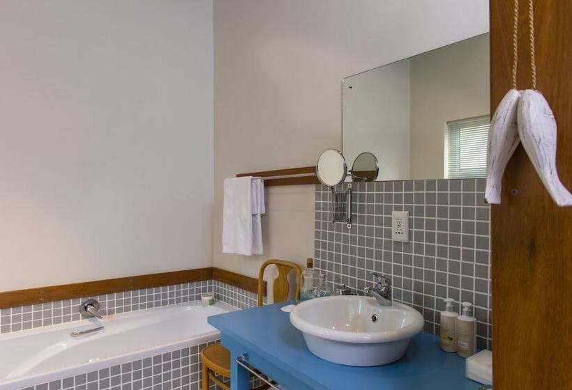 Номер Стандарт, Whalesong Lodge