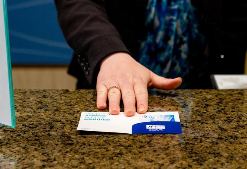 스위트 킹사이즈 침대, Holiday Inn Express & Suites Ottawa West   Nepean, An Ihg