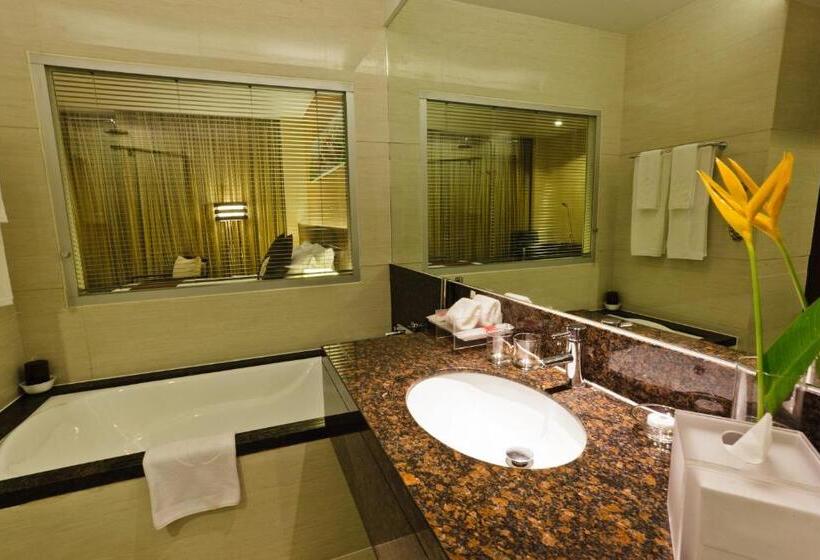 Номер Executive, Ramada By Wyndham Manila Central
