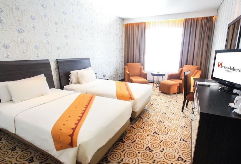 اتاق لوکس با چشم‌انداز استخر, Swiss Belhotel Kendari